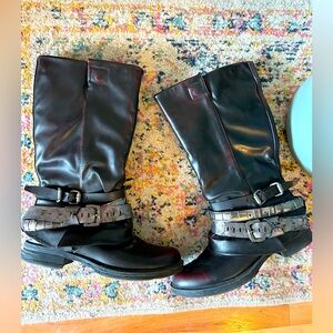 Stylish Black Lined Boots